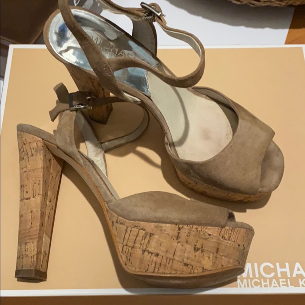 Micheal Kors Lucia platform